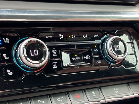 Used 2024 GMC Sierra 3500 Denali Ultimate image 17