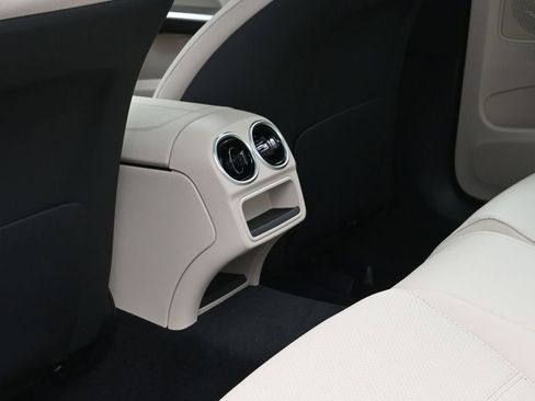 New 2025 Mercedes-Benz C 300 4MATIC Sedan image 23