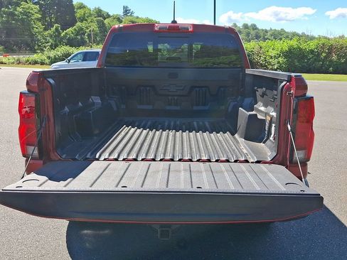 Used 2024 Chevrolet Colorado Z71 AWD/4WD image 28