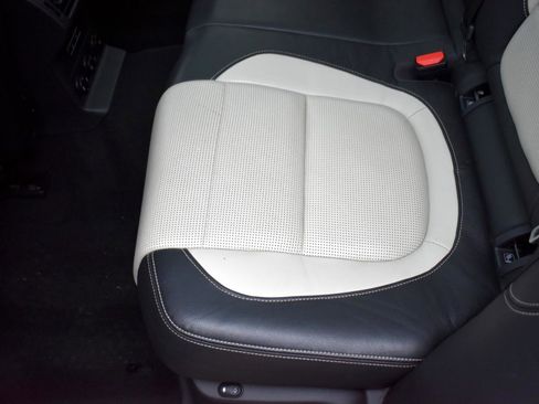 Used 2018 Jaguar F-PACE R-Sport image 40