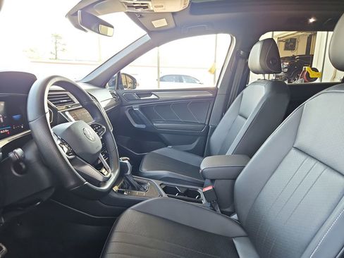 Used 2023 Volkswagen Tiguan SE R-Line FWD image 25