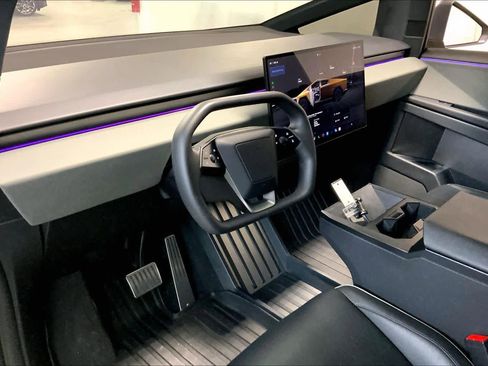 Used 2024 Tesla Cybertruck AWD Crew Cab image 17