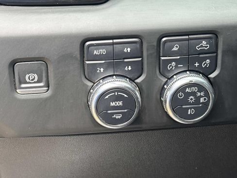 Used 2024 GMC Sierra 1500 AT4 w/ Technology Package AWD/4WD image 22