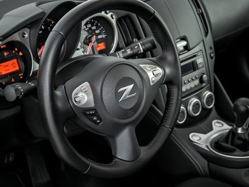 Used 2020 Nissan 370Z w/ Sport Package image 23