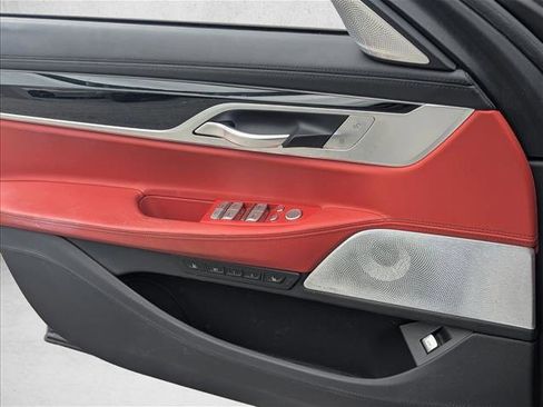 Used 2019 BMW M760i xDrive w/ Luxury Rear Seating Package image 9