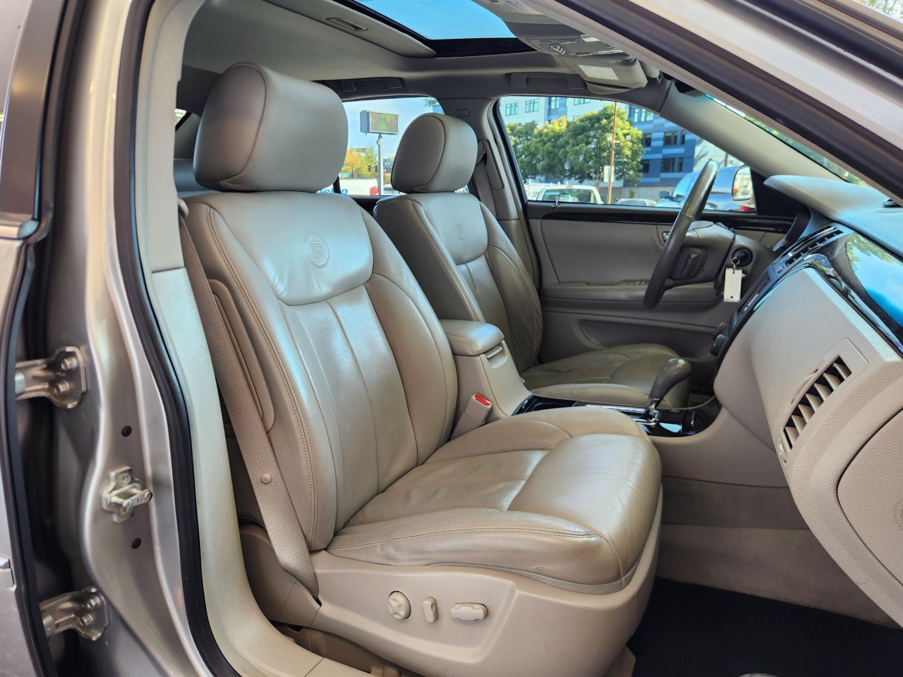 Used 2008 Cadillac DTS w/ Sun And Sound Package FWD image 18