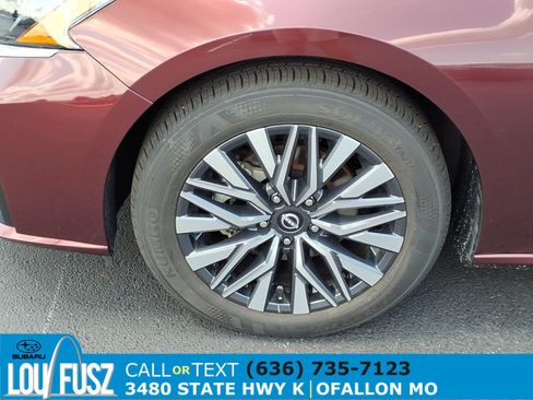 Used 2025 Nissan Altima 2.5 SV FWD image 30