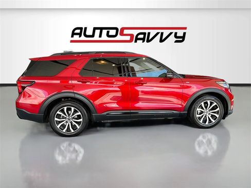Used 2025 Ford Explorer ST-Line w/ Premium Package image 8