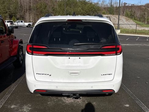 Certified 2024 Chrysler Pacifica Limited w/ S Appearance Package image 5