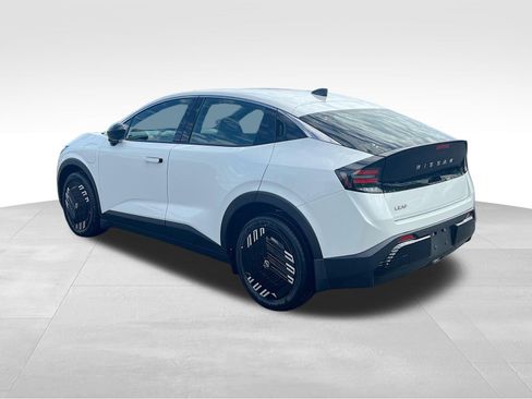 New 2026 Nissan Leaf FWD image 5