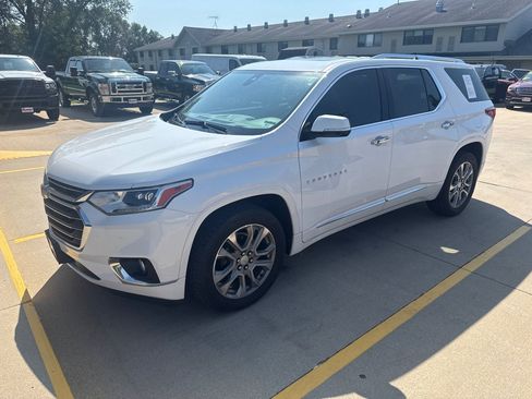 Used 2019 Chevrolet Traverse Premier w/ Driver Confidence II Package FWD image 2
