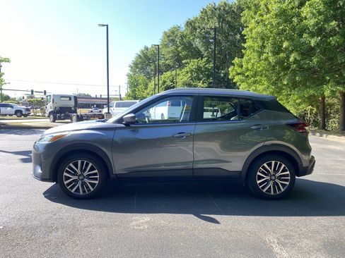 Used 2021 Nissan Kicks SV FWD image 6