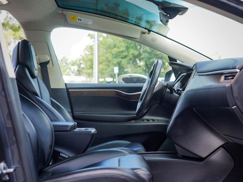 Used 2018 Tesla Model X 75D AWD/4WD image 8