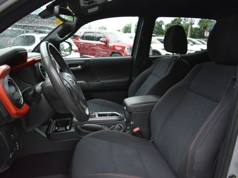 Used 2020 Toyota Tacoma TRD Off-Road AWD/4WD image 16