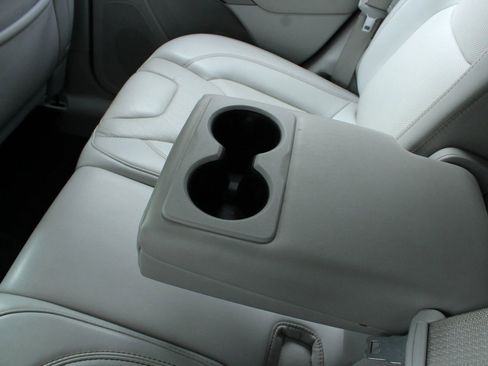 Used 2020 Jeep Cherokee Limited image 23