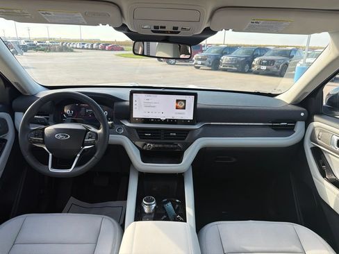 New 2026 Ford Explorer Platinum w/ LUX Leather Package AWD/4WD image 16