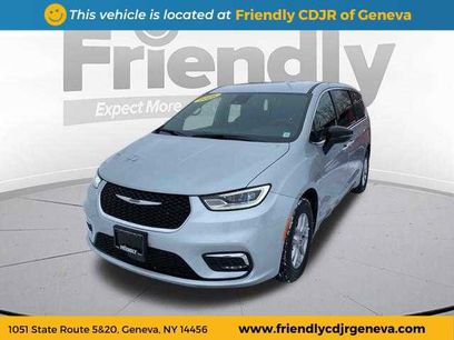 New 2026 Chrysler Pacifica Select