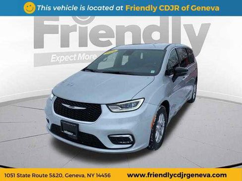 New 2026 Chrysler Pacifica Select image 1