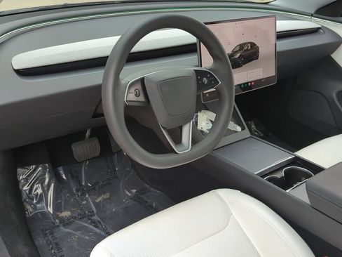 Used 2024 Tesla Model 3 Standard Range RWD image 9