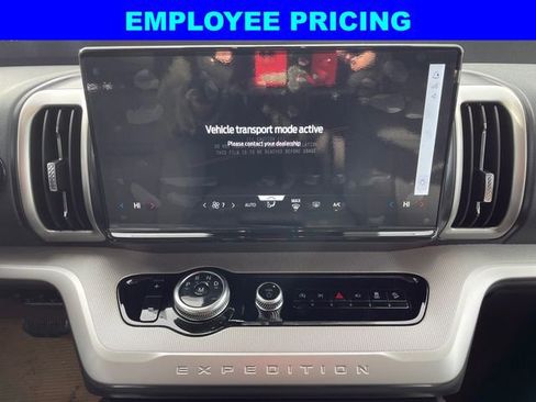 New 2025 Ford Expedition Active AWD/4WD image 11