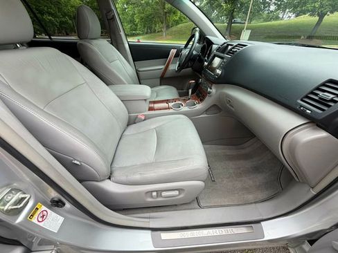 Used 2010 Toyota Highlander Limited FWD image 24