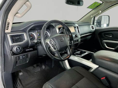 Used 2018 Nissan Titan SV w/ SV Convenience Package AWD/4WD image 18