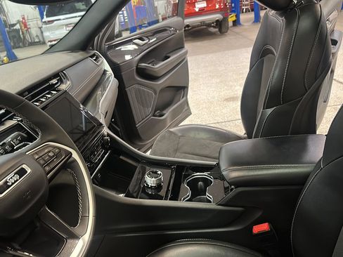 Used 2023 Jeep Grand Cherokee Altitude image 24