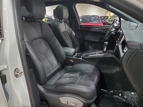 Used 2021 Porsche Macan AWD/4WD image 13