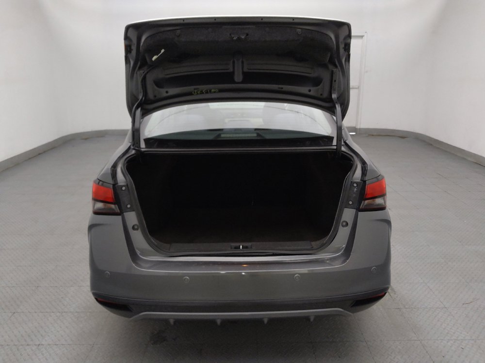 Used 2020 Nissan Versa SV FWD image 29