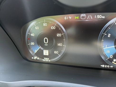 Used 2022 Volvo XC90 T6 Momentum w/ Advanced Package image 21