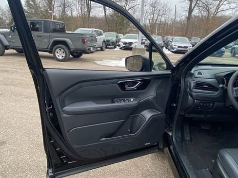 Used 2025 Subaru Forester Limited image 17