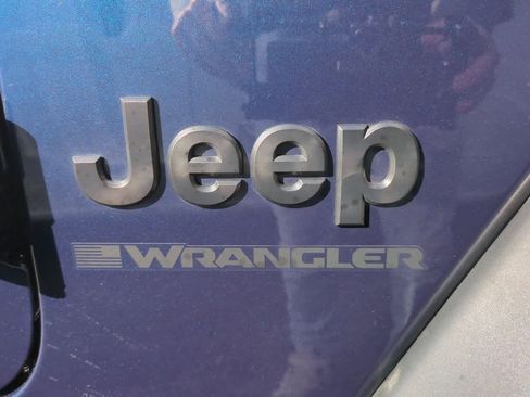 Certified 2025 Jeep Wrangler Willys image 12