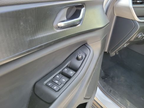 Used 2025 Jeep Grand Cherokee Laredo AWD/4WD image 7