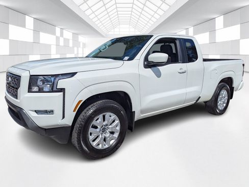 Certified 2024 Nissan Frontier SV w/ SV Convenience Package RWD image 3
