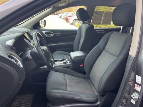 Used 2018 Nissan Pathfinder SV image 26