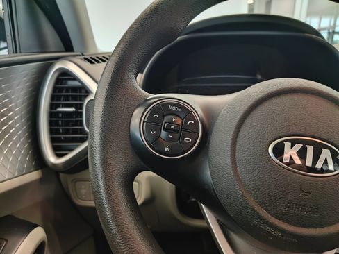 Used 2020 Kia Soul LX FWD image 9