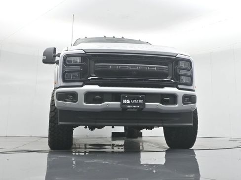 New 2026 Ford F250 Lariat w/ Black Appearance Package image 54
