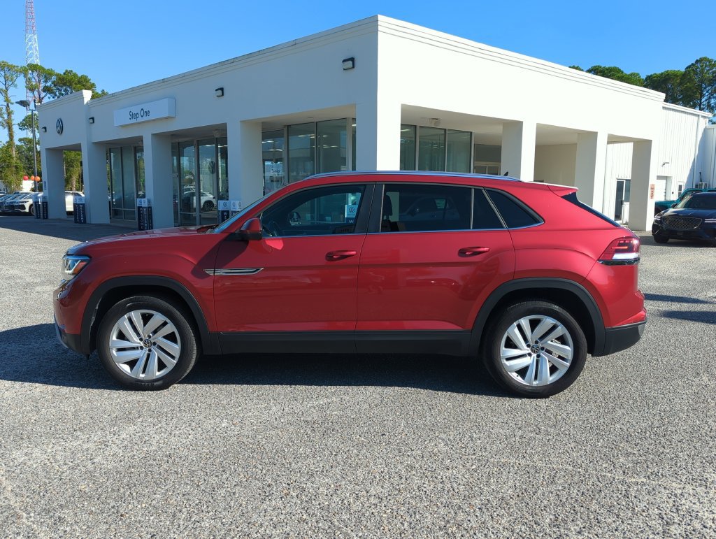 Used 2023 Volkswagen Atlas Cross Sport SE w/ Panoramic Sunroof Package FWD image 4