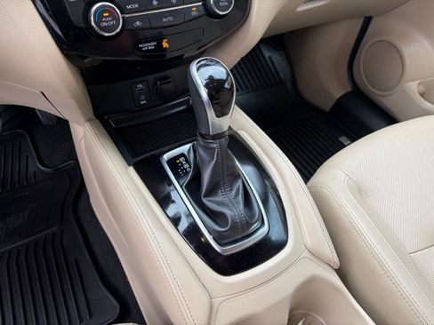 Used 2017 Nissan Rogue SL w/ SL Premium Package image 23