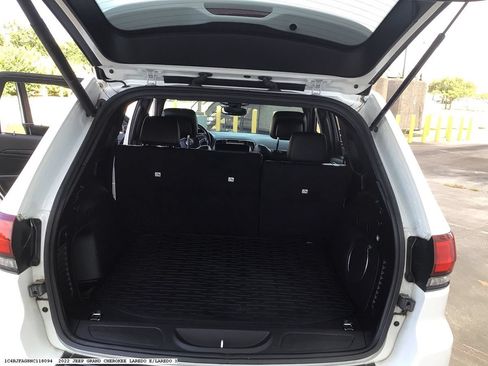 Used 2022 Jeep Grand Cherokee Laredo X AWD/4WD image 10