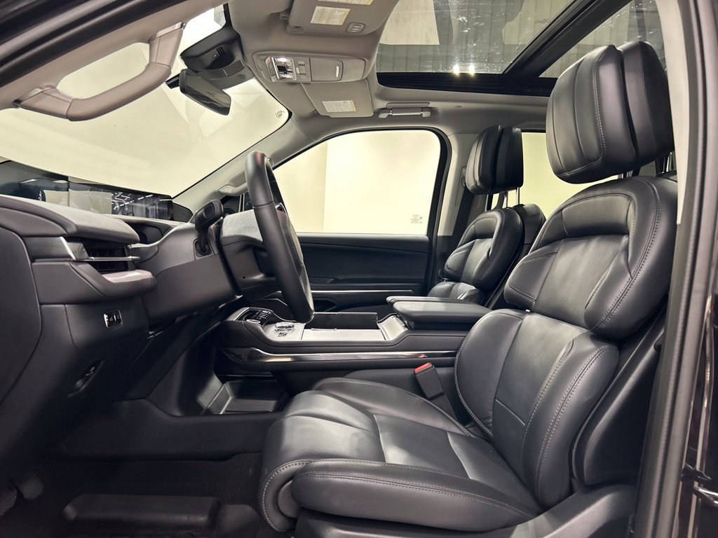 Used 2026 Lincoln Navigator L Reserve AWD/4WD image 10