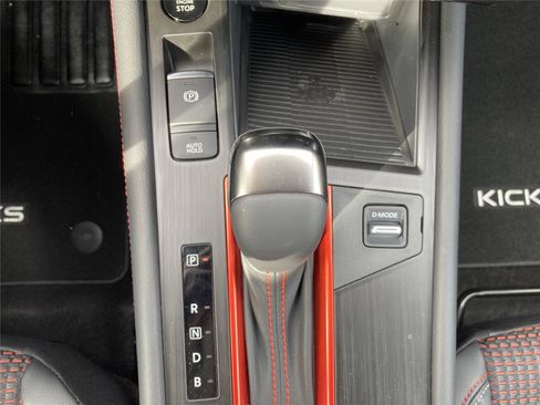 New 2025 Nissan Kicks SR image 19