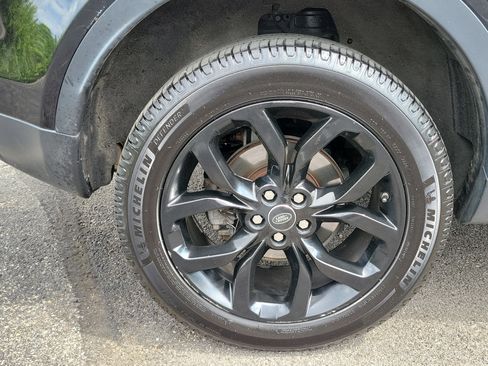 Used 2017 Land Rover Discovery Sport SE image 7