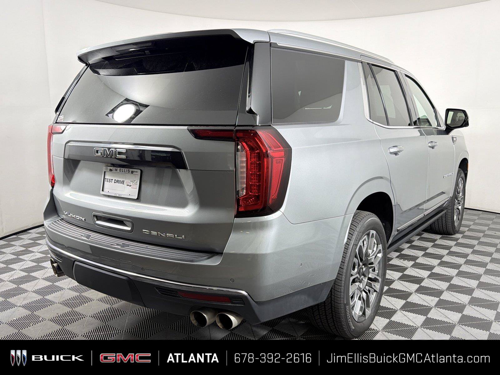 Used 2024 GMC Yukon Denali Ultimate AWD/4WD image 6