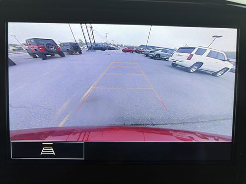 Used 2023 Chevrolet Traverse LT AWD/4WD image 17