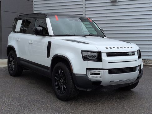 Used 2025 Land Rover Defender 110 S image 3