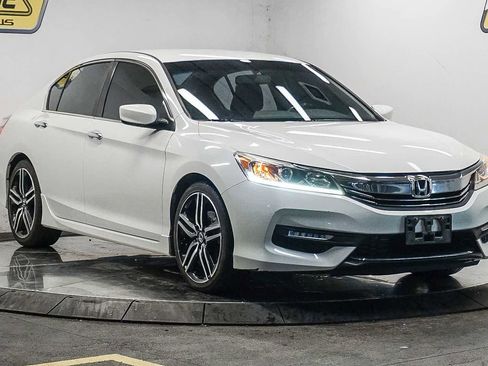 Used 2017 Honda Accord Sport image 5