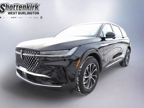 Used 2025 Lincoln Nautilus Premier image 1