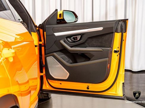 Used 2022 Lamborghini Urus image 39