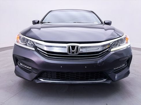 Used 2017 Honda Accord Sport image 2